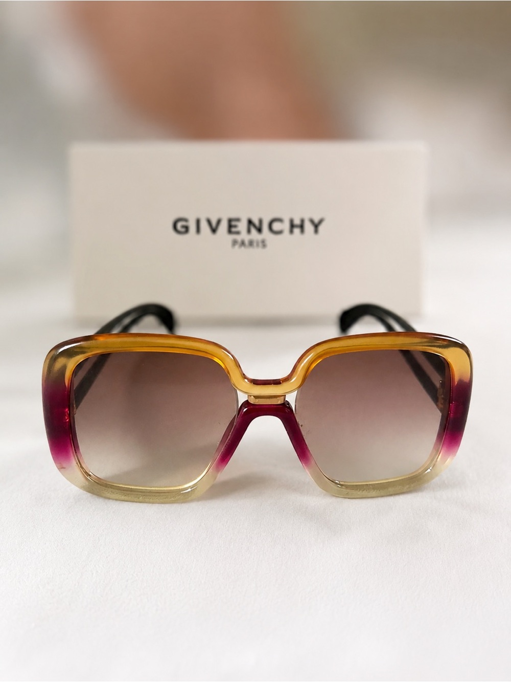 Like New Givenchy Ladies Pink Shaded Square
Sunglasses